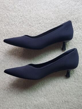 Vivaia Scarlett Navy Kitten Heel Pumps 8.5